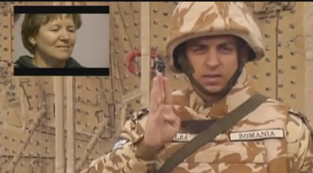 Emoționant! Un soldat român aflat în Afganistan îi transmite mamei sale surdo-mute un mesaj de 8 Martie