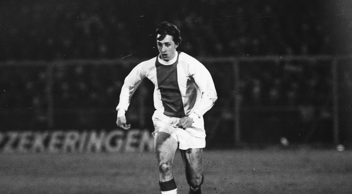 Un mare fotbalist român se mândrește cu autograful primit de la Cruyff: ”Zeii nu mor, ei rămân pe veci în inimile noastre!” / VIDEO
