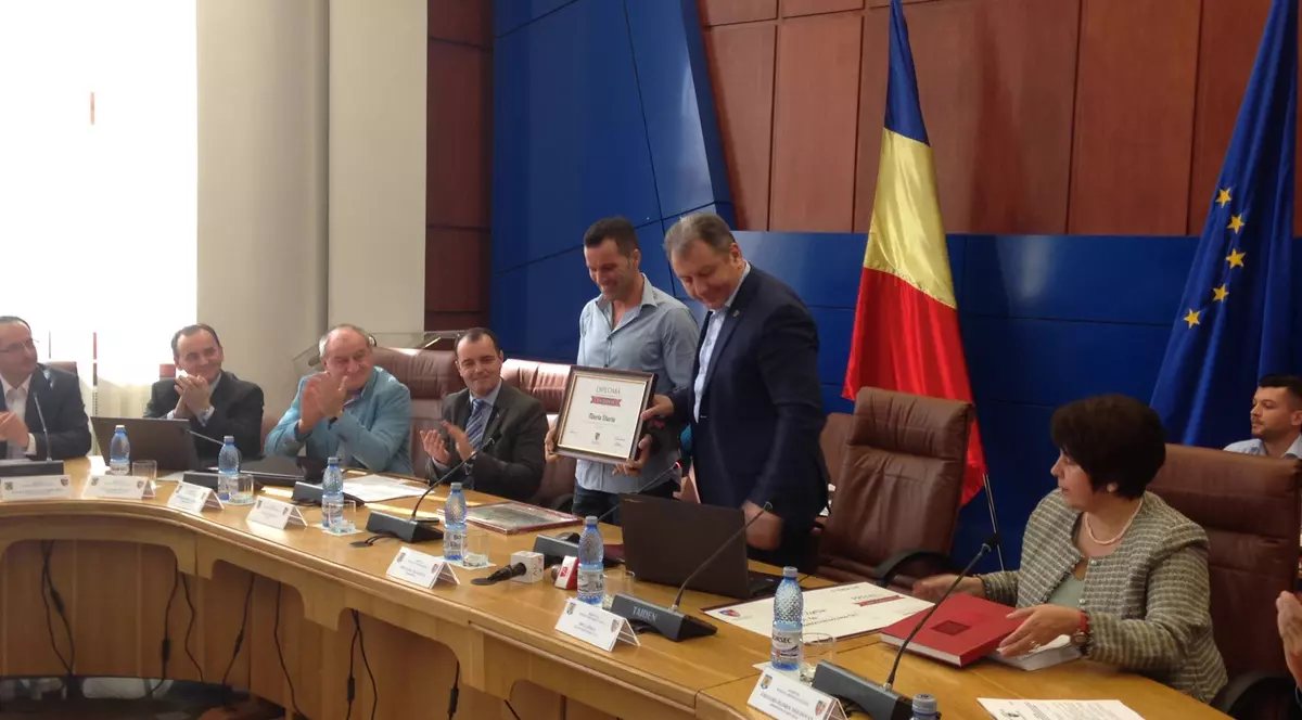 Maratonistul Tibi Ușeriu, recompensat de autoritățile locale cu 25.000 de lei