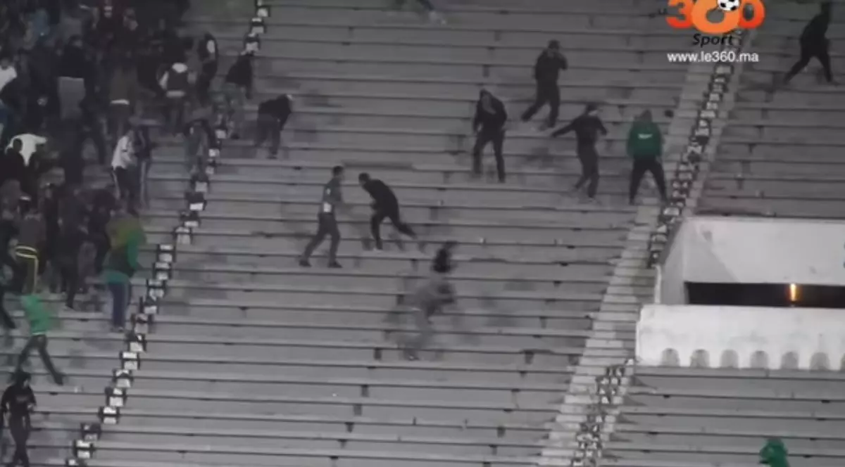 Nebunie în Maroc. Doi morți și 54 de răniți la un meci de fotbal! / VIDEO