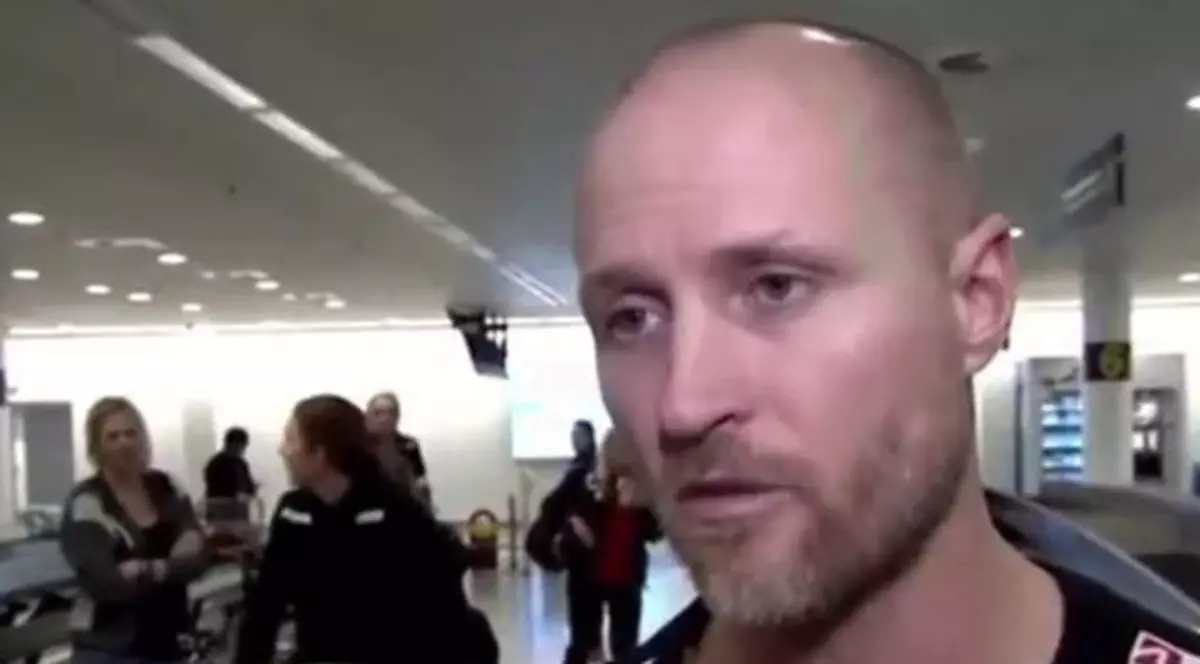 Imaginile care au iscat isterie pe internet. O femeie "dispare" în timpul unui interviu în direct | VIDEO