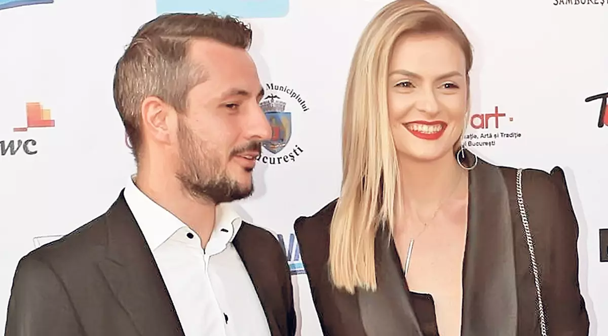 EXCLUSIV/ Actrița Ioana Blaj nu vrea să audă de bonă! Își ia copiii peste tot