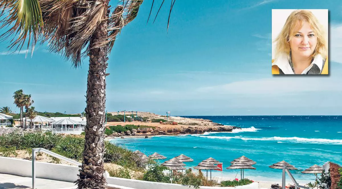 În Cipru a venit vara! Micul stat insular te îmbie cu mâncare delicioasă, istorie, mitologie şi, pentru că deja s-a instalat căldura, cu soare, mare şi plajă