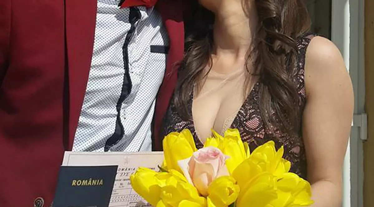 Doi concurenţi de la "Mireasă pentru fiul meu" s-au căsătorit. Imagini de la cununia civilă