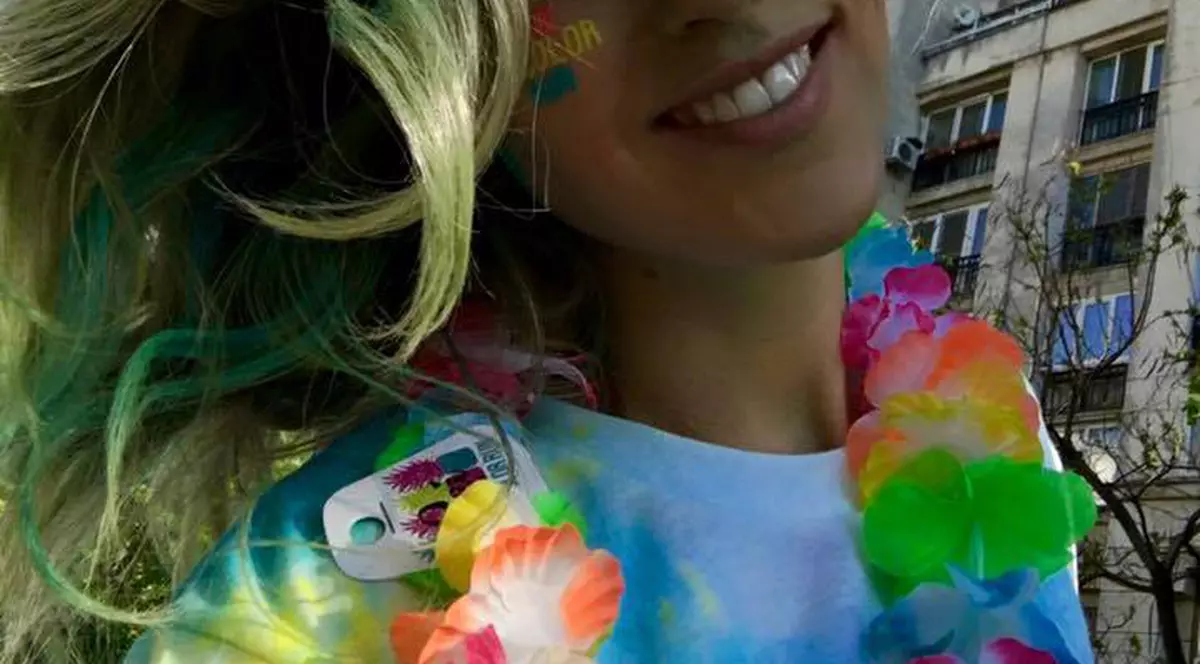 Îţi mai aminteşti cum arăta Corina în 2006? Artista a făcut publică o imagine de colecţie! "Tu eşti?"