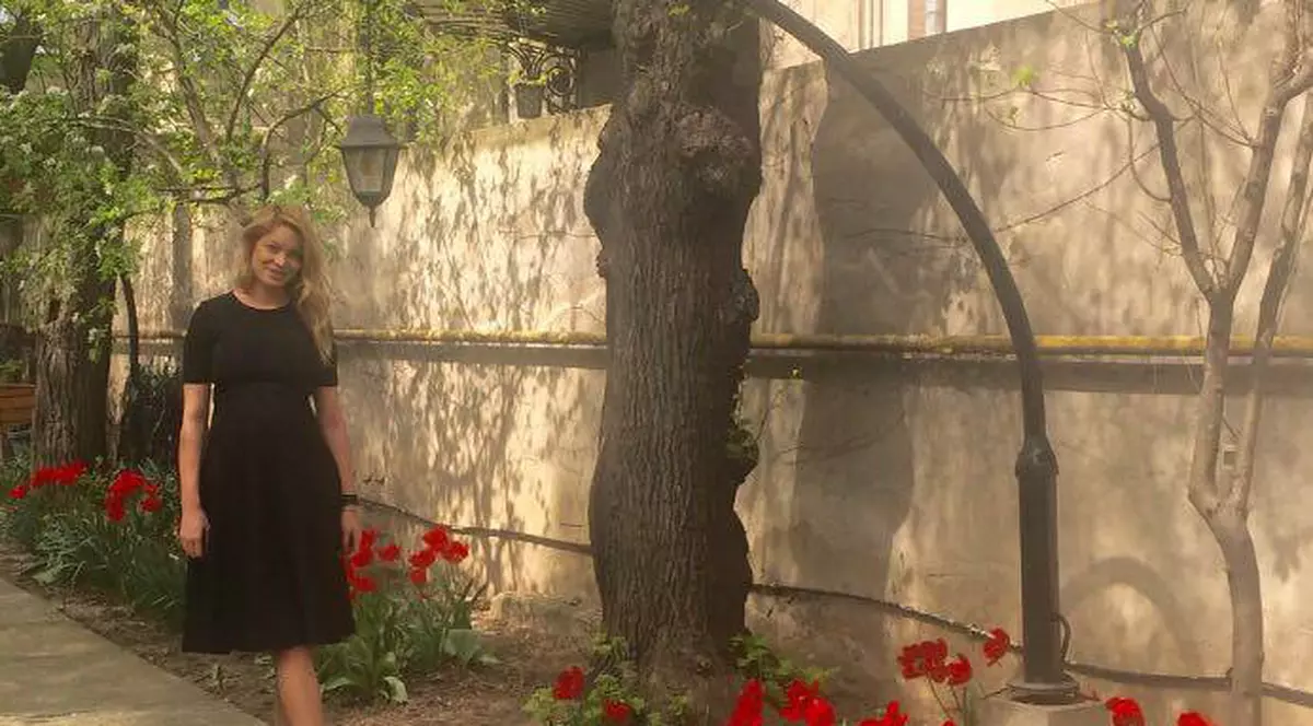 Valentina Pelinel, luată la rost de fani! "De ce te îmbraci numai în negru?"