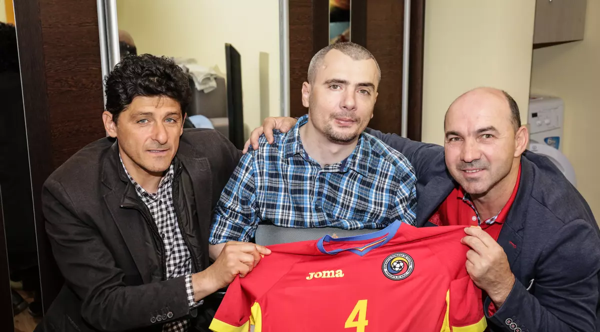 Belodedici și Vlădoiu l-au vizitat pe Daniel Porumb, plutonierul în retragere care, în 2007, a fost rănit grav în Irak | VIDEO