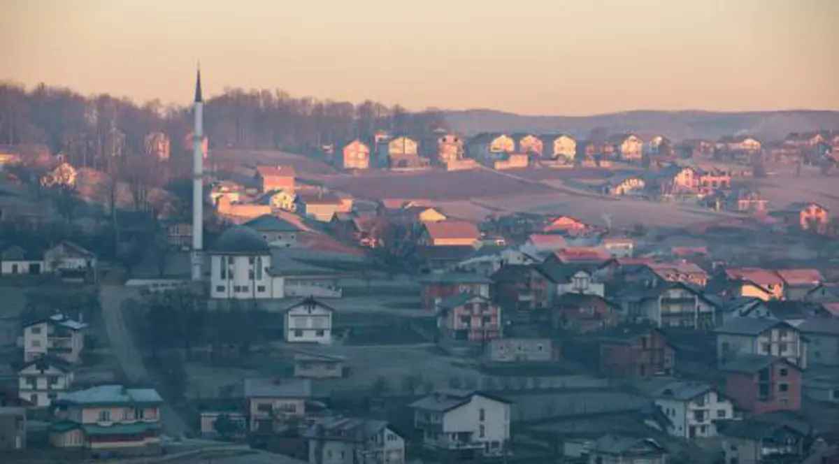 Islamiştii şi-au găsit un refugiu în Bosnia! Au înfipt steagul negru în satele sărace!