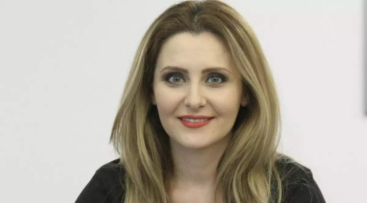 EXCLUSIV/ Numără zilele cu bagajul la ușă! Alina Sorescu nu mai așteaptă Paștele, ci copilul!