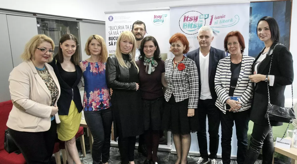 Sfatul specialiștilor! Părinți, petreceți minim o oră de calitate pe zi cu copiii voștri!