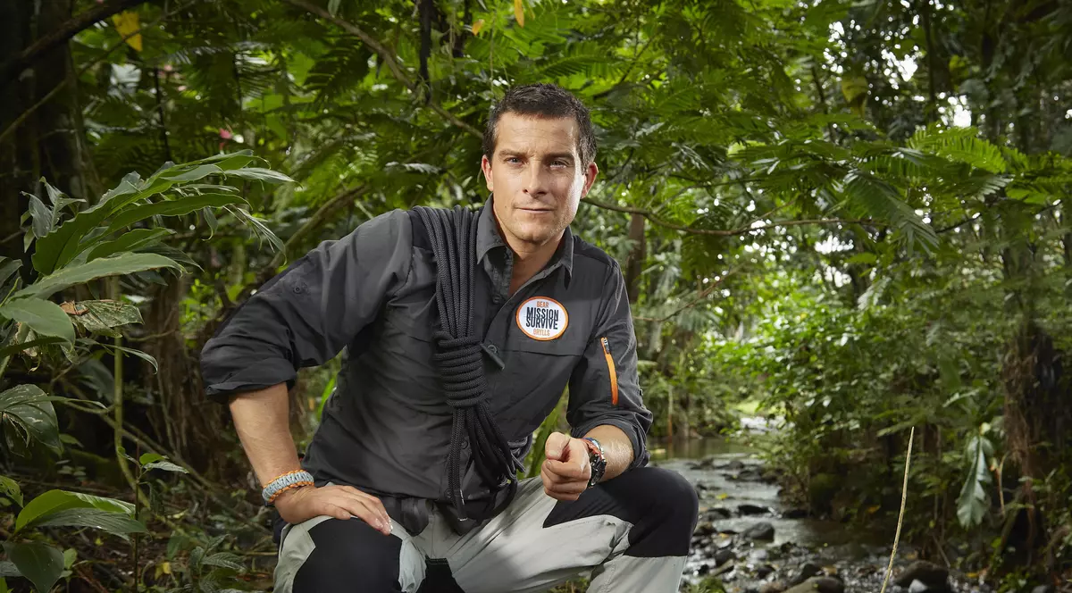După ce l-a învățat pe Obama tehnici de supraviețuire, Bear Grylls a plecat cu alte opt vedete în junglă! Acestea au fost nevoite să-și bea și propria urină! Ce spune despre ele!