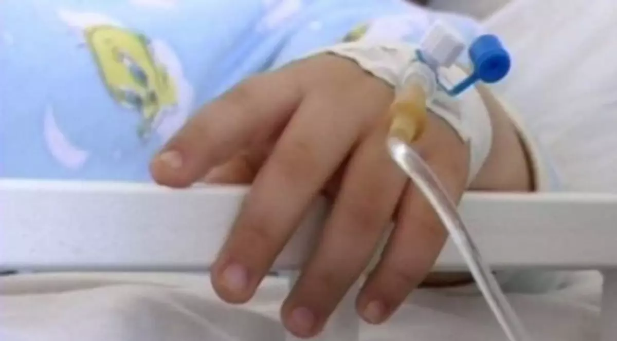 O fetiță de 13 ani suspectă de amigdalită a aflat că suferă de leucemie de peste un an