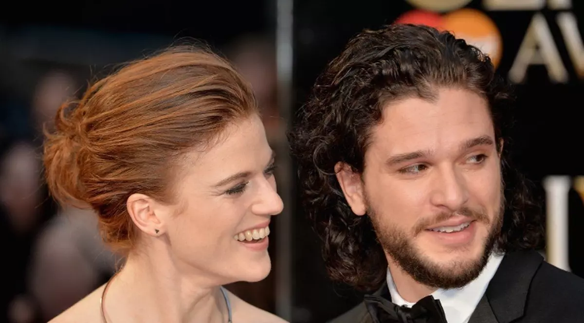 Kit Harington şi Rose Leslie, actorii din „Urzeala Tronurilor“  formează un cuplu şi în viaţa reală! Cum au fost surprinşi!