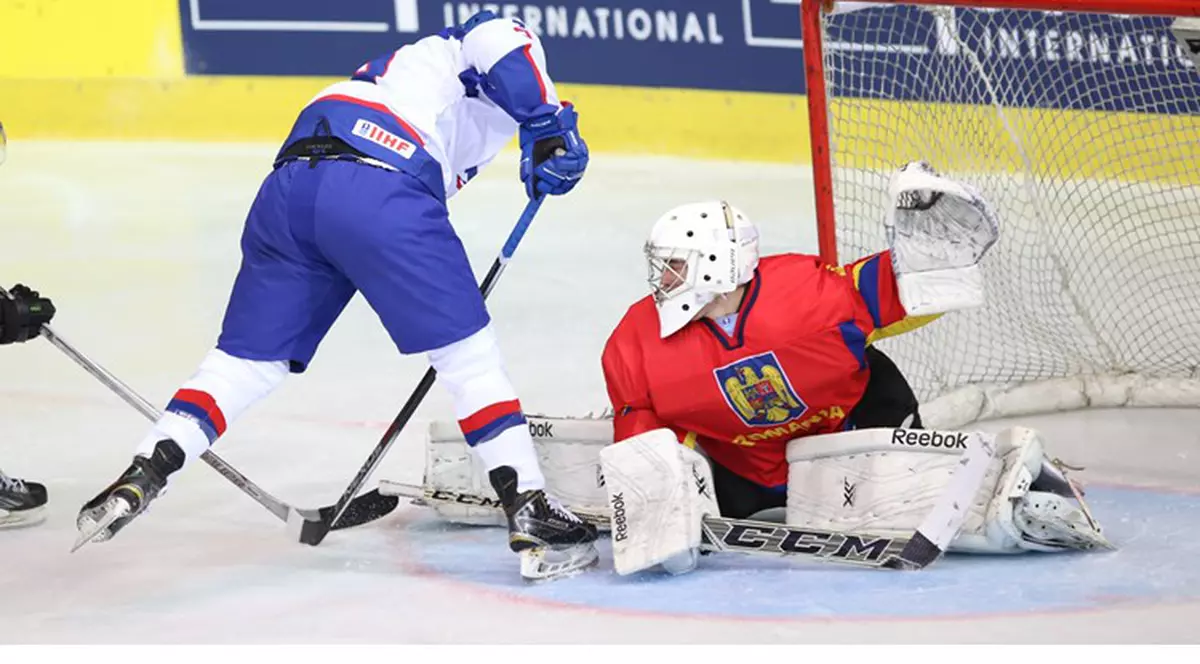 Marea Britanie a dat România cu capul de mantinelă la CM de hochei pe gheață. Tricolorii se salvează de la retrogradare dacă bat sâmbătă Estonia