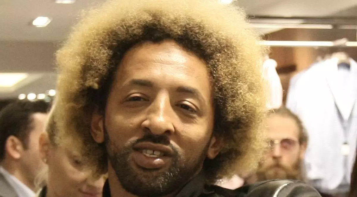 VIDEO EXCLUSIV/ Kamara s-a vopsit cu acordul soției: “Mă voia un pic mai blond, dar...”