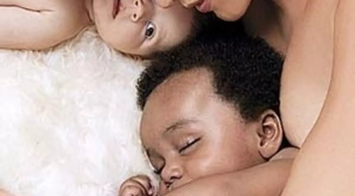 Loredana a reîntâlnit-o după 10 ani pe fetiţa cu care a pozat nud pe coperta unei reviste glossy! Cum arată acum!