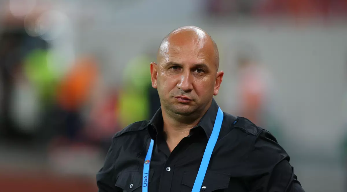 Vasile Miriuță, antrenorul lui CFR Cluj, a fost suspendat două meciuri. FOTO: Alex Dobre)