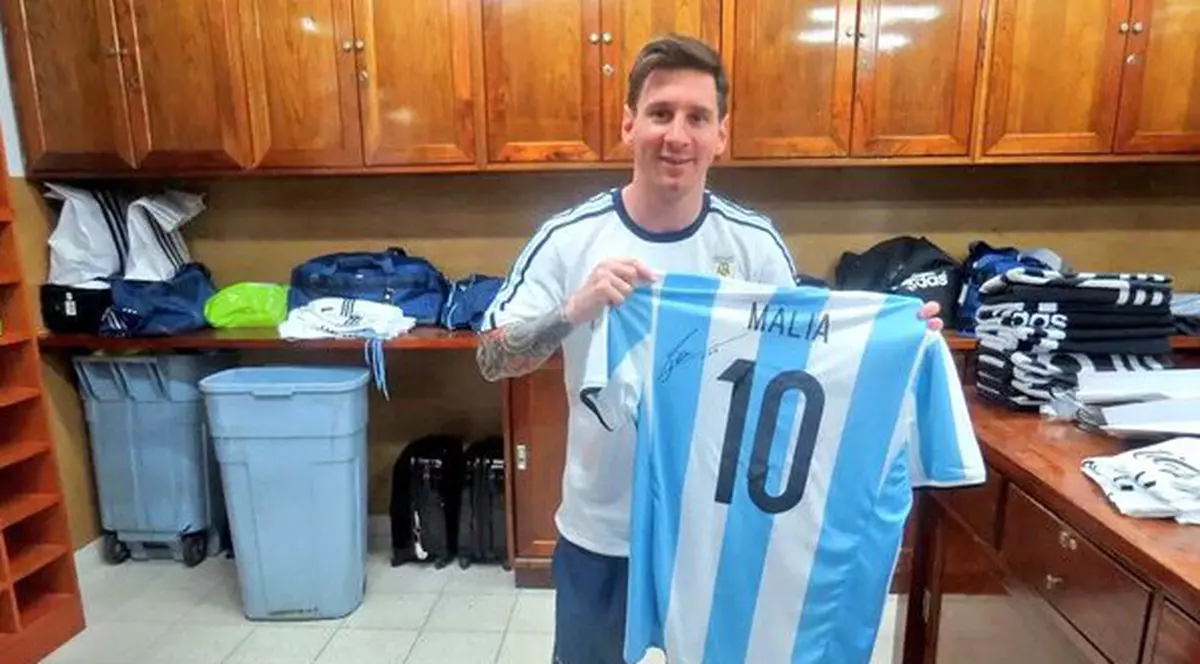 Leo Messi le-a trimis cadouri cu autograf fetelor lui Barack Obama