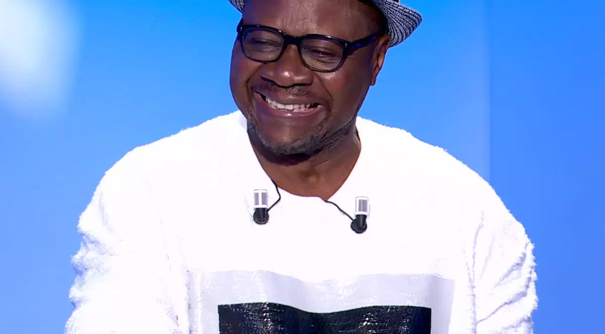 Papa Wemba, ”regele muzicii rumba”, a murit pe scenă | VIDEO