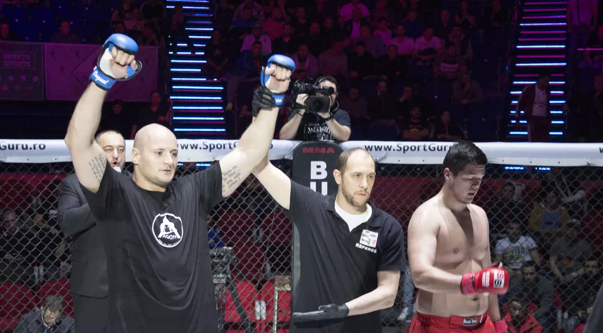 Un fost sergent US Air Force este arbitru de MMA în România. Cum s-a îndrăgostit de țara noastră