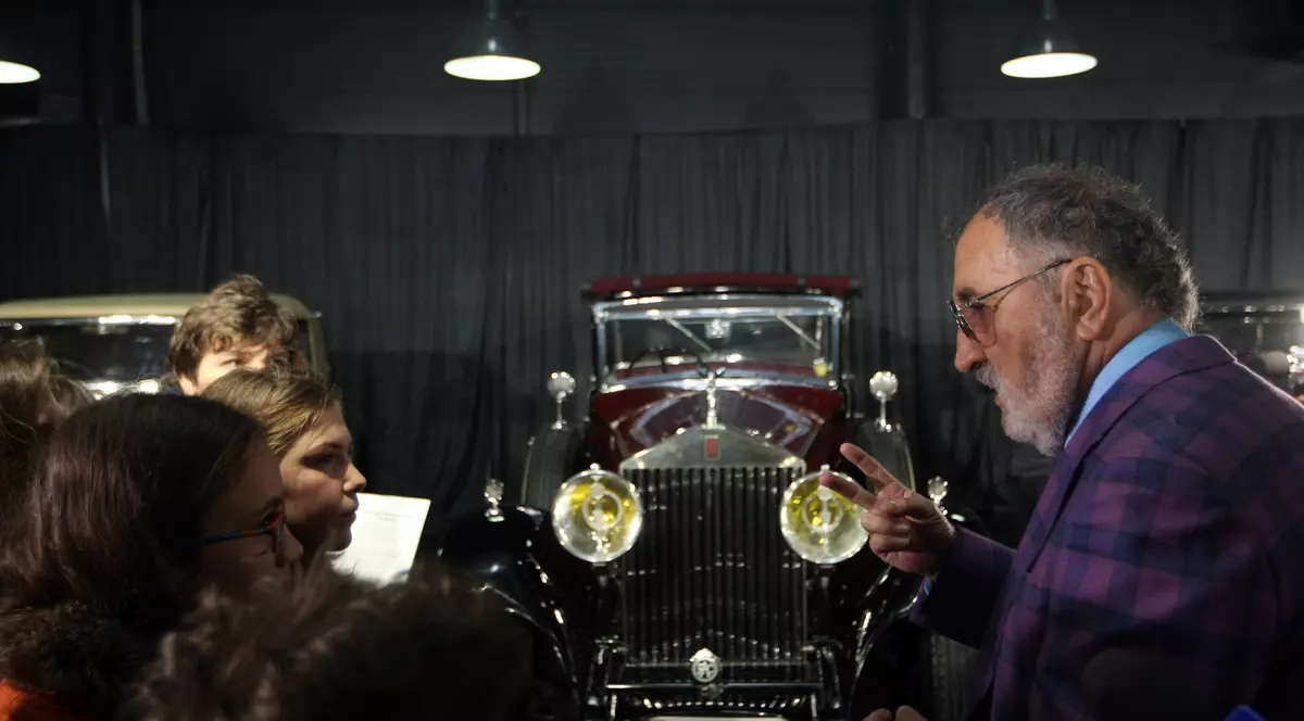 Transport și acces gratuit pentru elevii la muzeul lui Țiriac