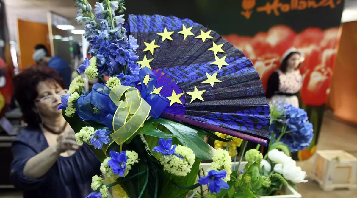 Miresmele și frumusețea florilor au pus stâpânire pe Pasajul Universității. Cum te ajută florile și grădinăritul să scapi de stres