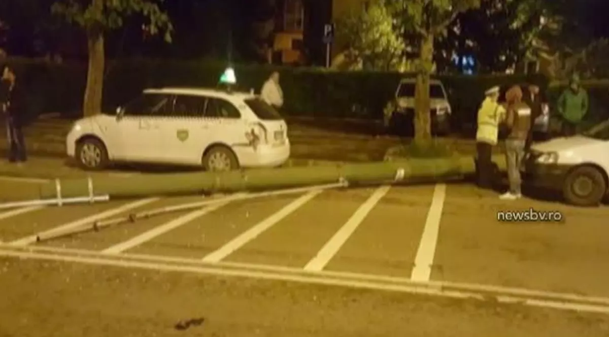 Accident neobişnuit în Braşov! Un troleibuz a pus la pământ trei stâlpi de electricitate!