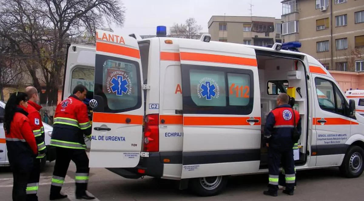 Tânăr înjunghiat în curtea școlii