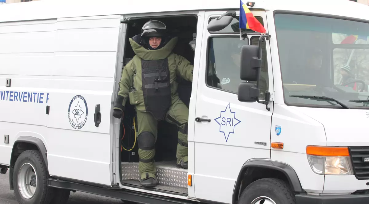 ALARMĂ FALSĂ! Brigada Antitero a SRI, alertată pentru o geantă cu haine
