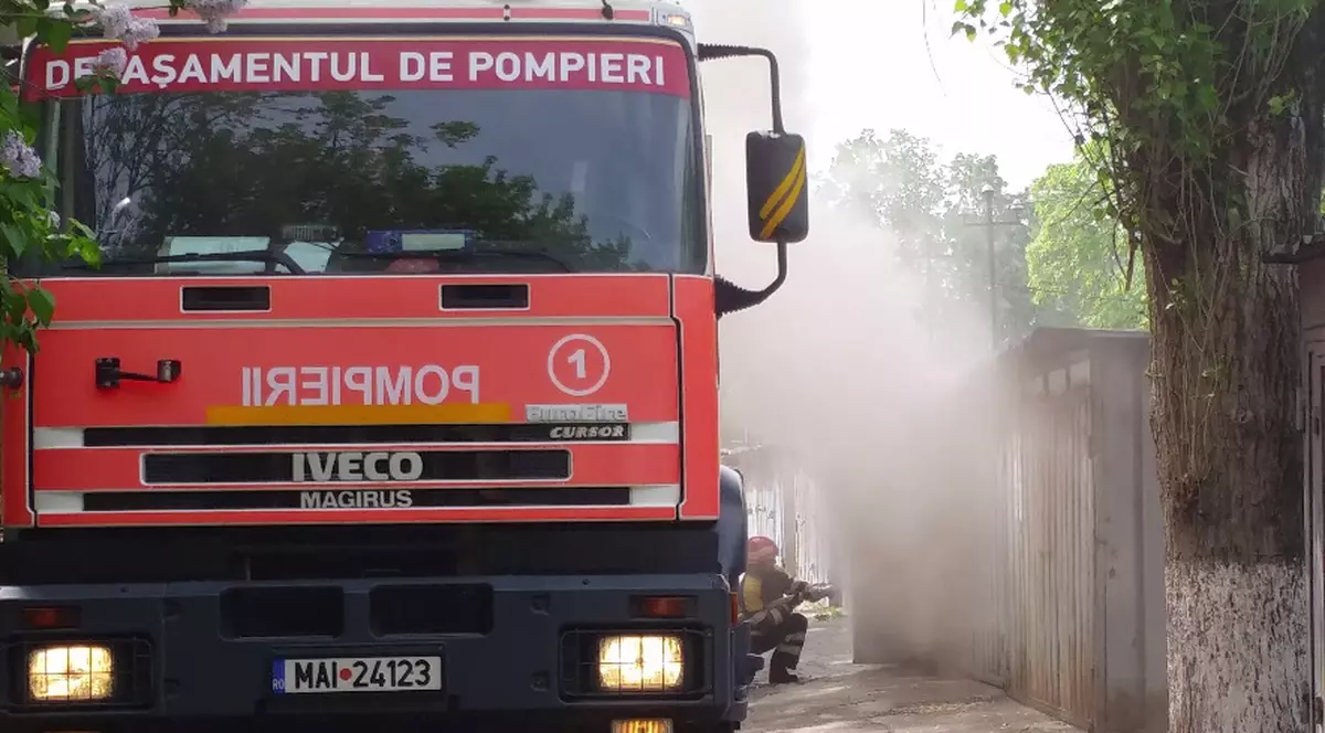 Atac în stil mafiot la Galați! I-a aruncat un cocktail Molotov în garaj | VIDEO