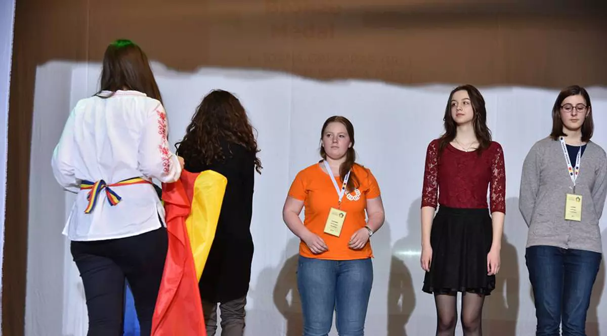 Ce fete avem! Româncele au obținut 8  medalii la Olimpiada Europeană de Matematică