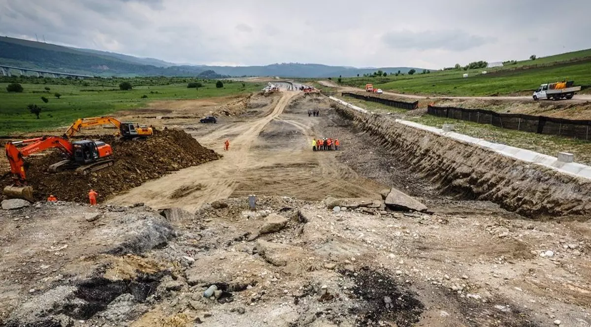 Nicolae Ceaușescu avea în plan construirea a 3.200 de kilometri de autostradă în anii '60. Revoluția din 1989 ne-a prins cu 113 kilometri, iar acum avem abia 747 de kilometri de autostradă