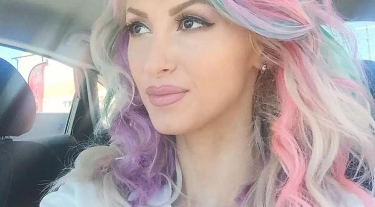 Andreea Bălan, din nou blondă. A renunţat, în sfârşit, la părul curbeu