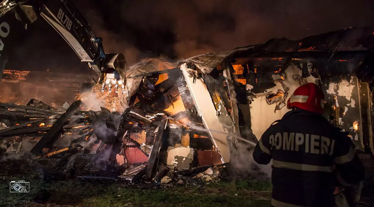 FOTO | O biserică din județul Suceava a ars din temelii