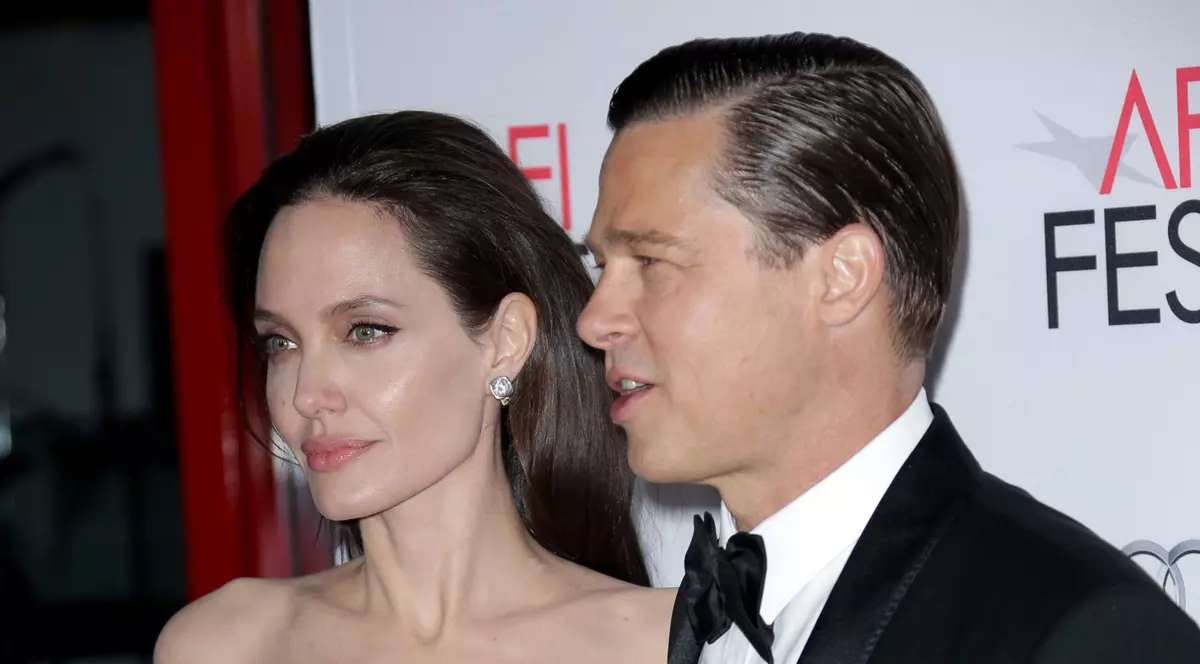 Scandalul ANULUI la Hollywood! Brad Pitt ar mai avea doi copii cu o cântăreață rock! Angelina Jolie i-a cerut soțului ei să facă testul de paternitate, însă el a refuzat!