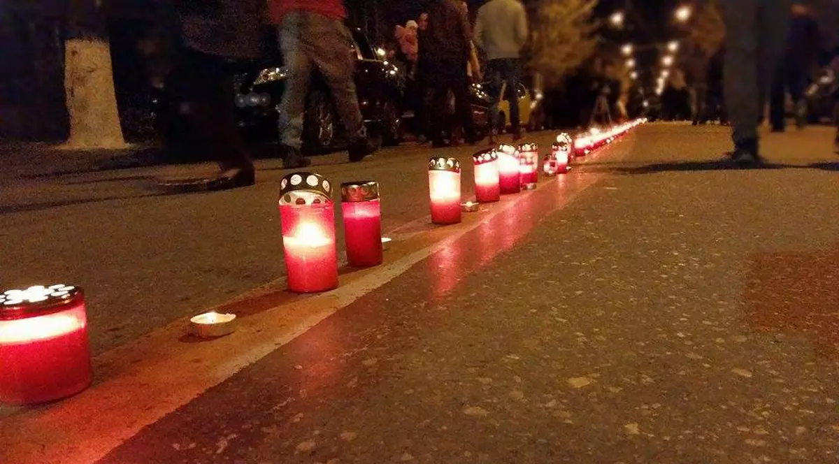 2017 lumânări au fost aprinse pe Calea Luminii, în faţa Mitropoliei din Târgovişte!