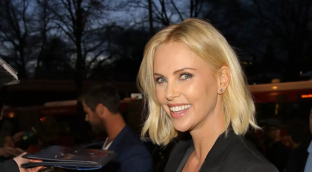 Charlize Theron visează să eradiecheze SIDA din Africa de Sud