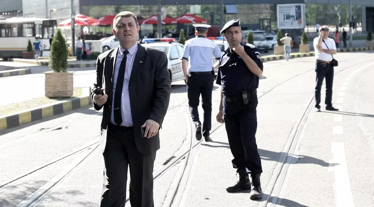 EXCLUSIV. Șef de Rutieră, la muncă în weekend pentru un ultim drum liniștit al lui Fane Spoitoru