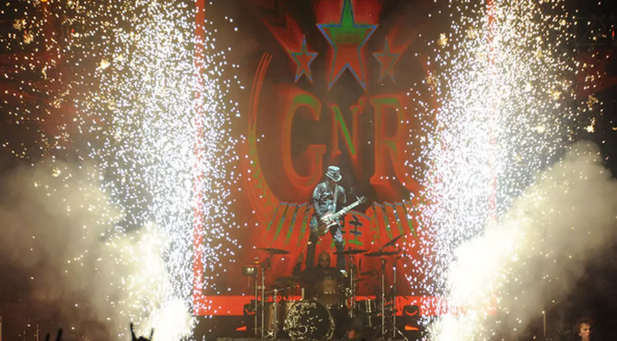 Guns N' Roses va susţine primul turneu după 23 de ani în formula iniţială