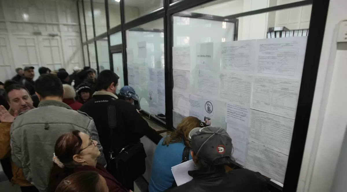 EXCLUSIV / Românii care lucrează în străinătate și-ar putea procura mai repede documentele