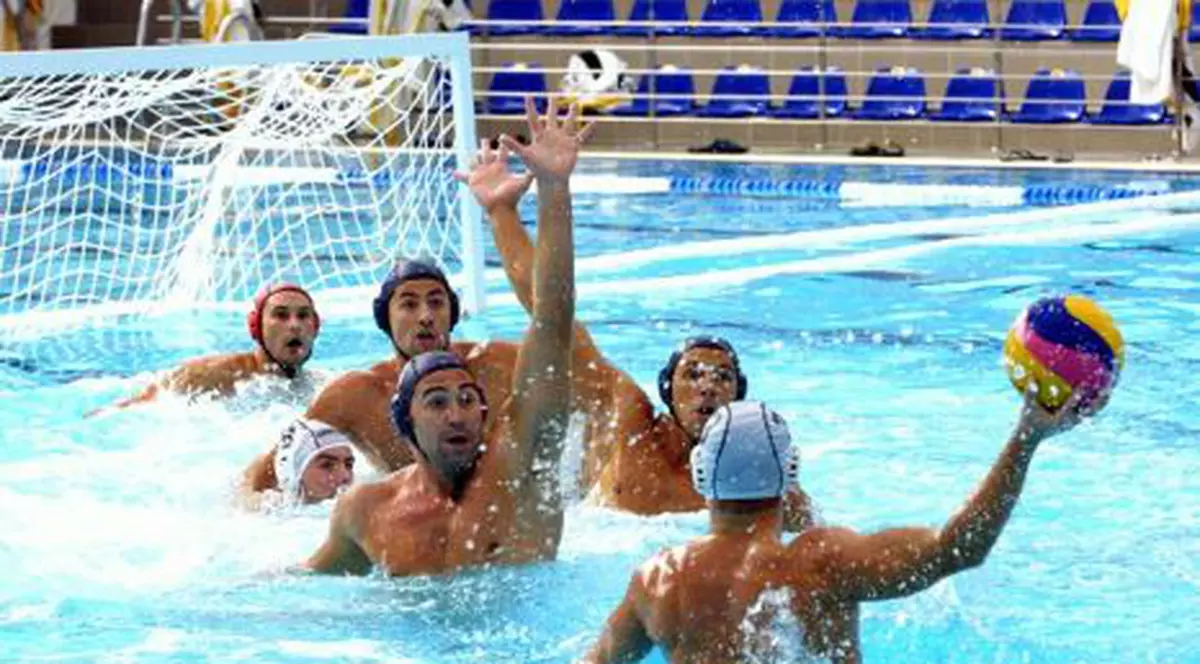 CSM Oradea a bătut la Steaua și a relansat campionatul de polo pe apă. Vineri, meciul revanșă