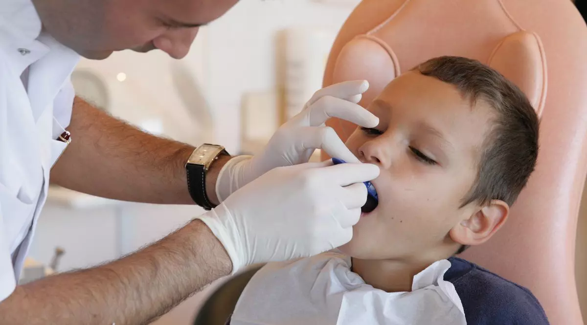 Copiii ar putea avea acces gratuit la toate tratamentele stomatologice