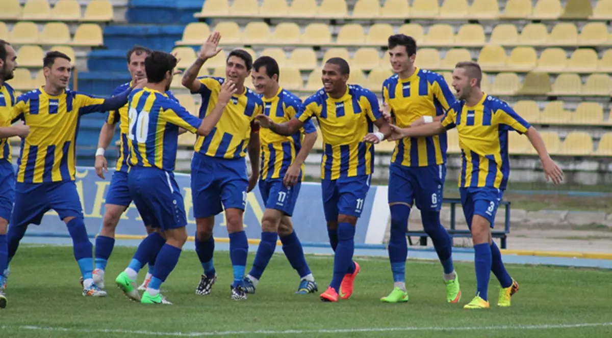 Nebunie în Liga 2 la fotbal: Farul a făcut ”scurt-circuit” acasă, UTA a dat lovitura la Mioveni