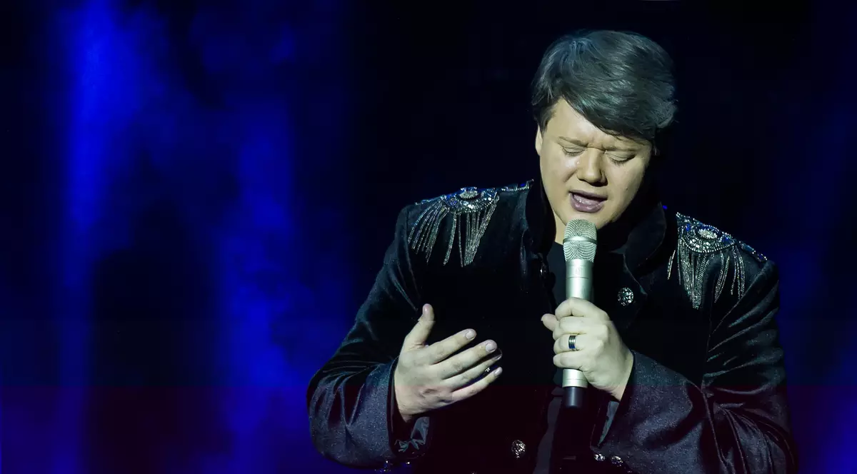 Cu siguranță Fuego nu va uita acest moment. Artistul a căzut de pe scenă în timpul concertului