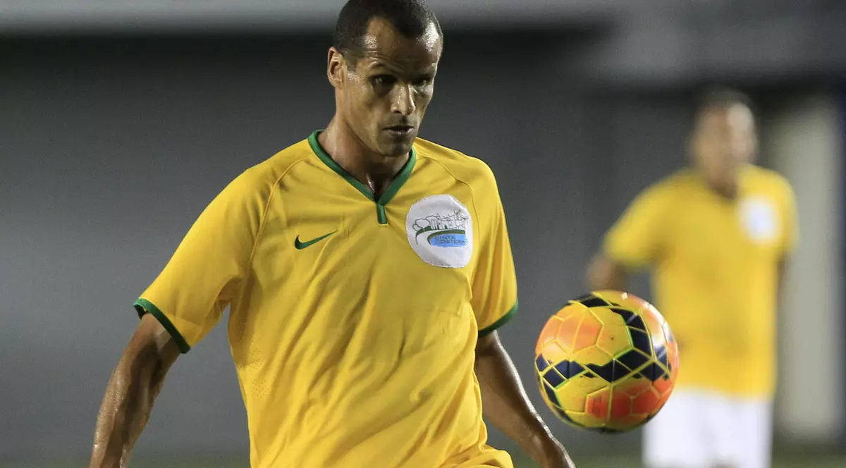 Contra îl aduce pe Rivaldo la Dinamo