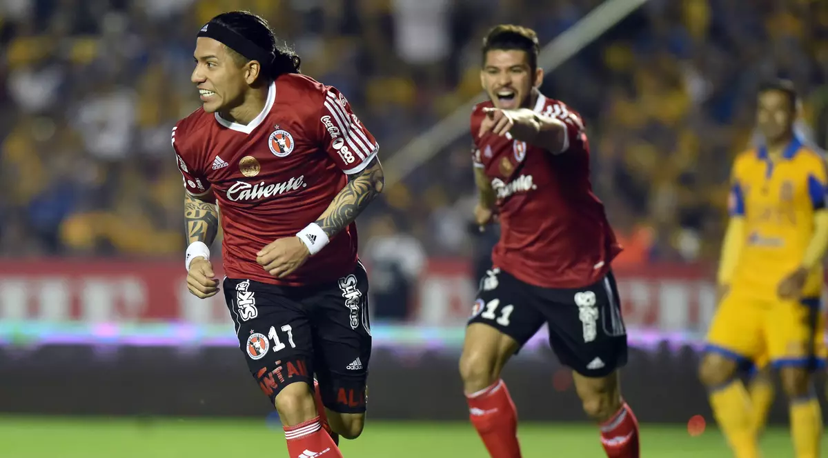 Un fost stelist s-a făcut băiat serios tocmai în Mexic! N-a renunțat la plete, dar s-a pus pe dat goluri