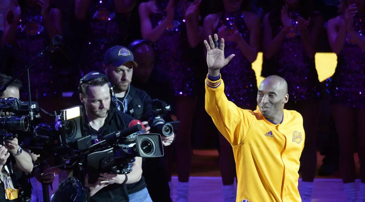 Noapte magică în NBA! Kobe Bryant a marcat 60 de puncte la meciul de adio! Golden State - cea mai bună echipă din istorie, în sezonul regular!