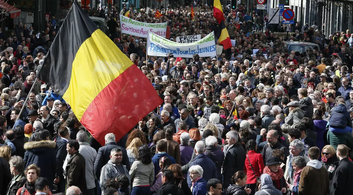 Omagiu pentru victimele atentatelor din Bruxelles, într-un "marș împotriva terorii și a urii"