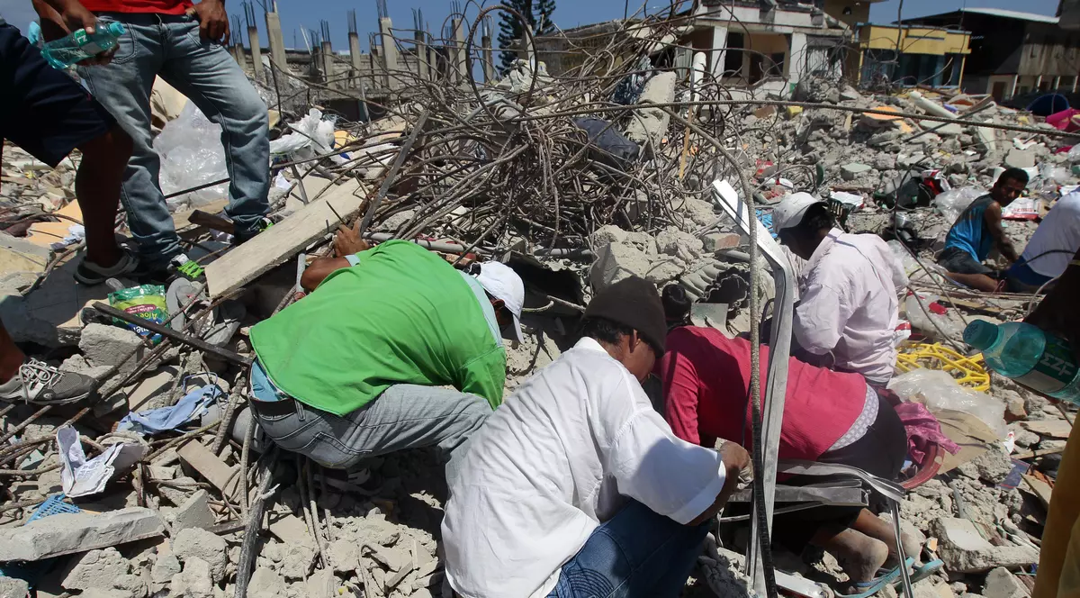 Bilanțul cutremurului din Ecuador a ajuns la 553 de morți, peste 7.000 de răniți