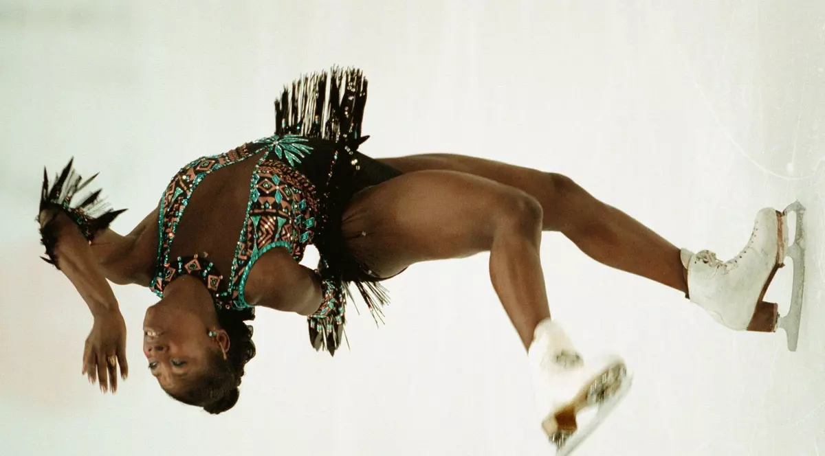 EXCLUSIV / Interviu savuros cu Surya Bonaly, una dintre marile campioane ale patinajului, vegetariană convinsă: ”Cum să mănânc pui, când eu mă jucam cu găina mea în curte? E ca și cum mi-aș mânca prietenii”. Franțuzoaica vine în România pentru ”Dracula pe gheață”